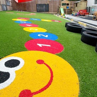 Merah Kuning Biru Ungu Artifisial Anak-anak rumput rumput pelangi landasan pacu Kapadatan 22050 jahitan/sqm