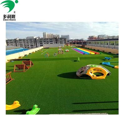 Rumput buatan bersertifikat ROHS untuk taman bermain dan area bermain taman kanak-kanak 2020