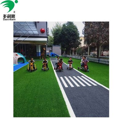 Rumput buatan bersertifikat ROHS untuk taman bermain dan area bermain taman kanak-kanak 2020