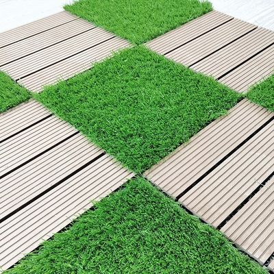 Komersial Artificial Grass Turf Tile Interlocking Desain 3/8 inci Gauge DIY Pet Lawn Mat