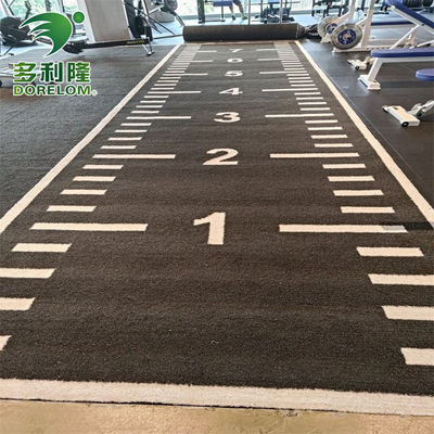 63000 jahitan/m2 Densitas Dorelom Rumput buatan untuk latihan interval Agilitas Jenis kereta luncur Menarik Gym