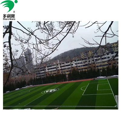 Sertifikasi ISO14001 Rumput buatan 40mm/50mm/60mm untuk lapangan sepak bola Pilihan terbaik