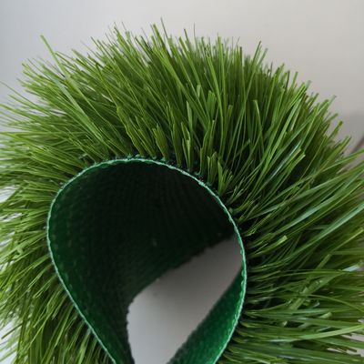Sertifikasi ISO14001 Rumput buatan 40mm/50mm/60mm untuk lapangan sepak bola Pilihan terbaik