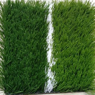 Sertifikasi ISO14001 Rumput buatan 40mm/50mm/60mm untuk lapangan sepak bola Pilihan terbaik