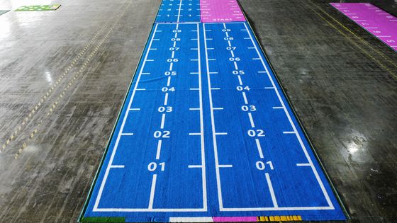 63000 jahitan/m2 Densitas Dorelom Indoor Gym Flooring Grass dengan Double PP NET SPU Backing