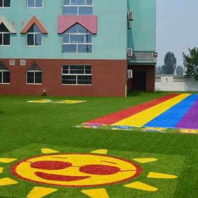 PE PP Dukungan Logo Rumput Buatan Pola Warna Rumput Sintetis Karpet Sepak Bola Mini