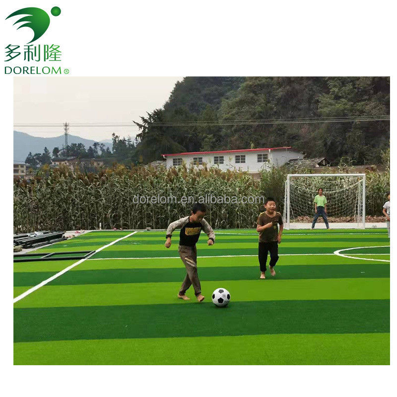 Ketinggian tumpukan 40-60mm dan 10500 jahitan/m2 Sepakbola Rumput buatan untuk Sepakbola